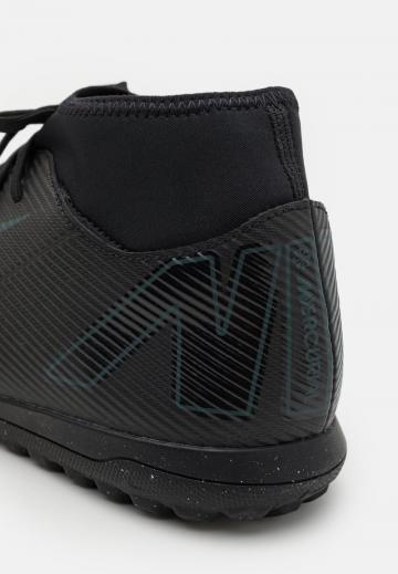 Футбольные бутсы