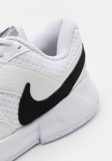 Теннисные кроссовки