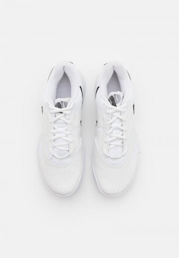 Теннисные кроссовки