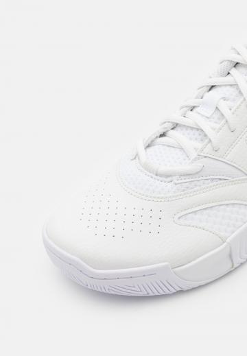 Теннисные кроссовки