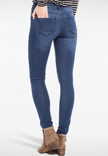 Узкие джинсы