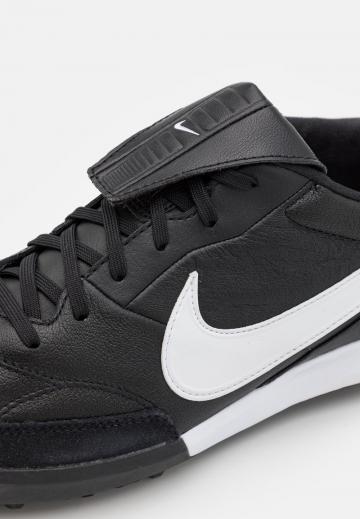 Футбольные бутсы