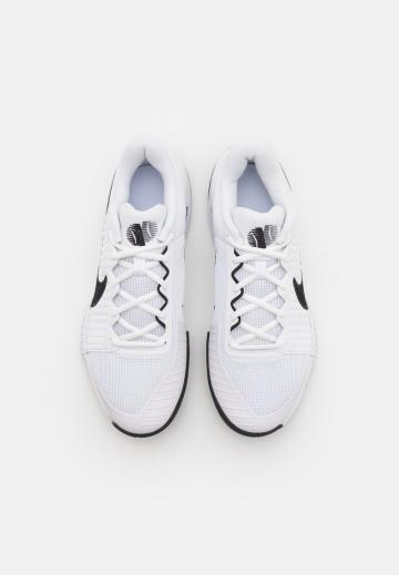 Теннисные кроссовки