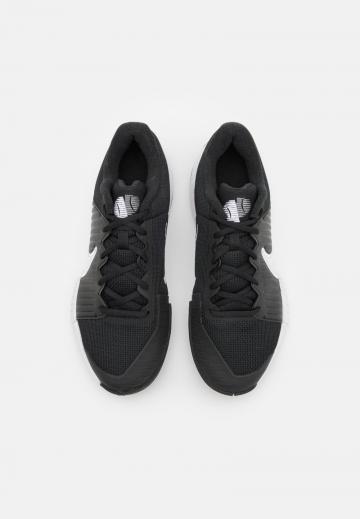 Теннисные кроссовки