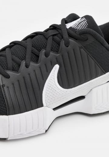 Теннисные кроссовки