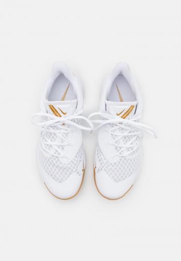 Кроссовки для зала