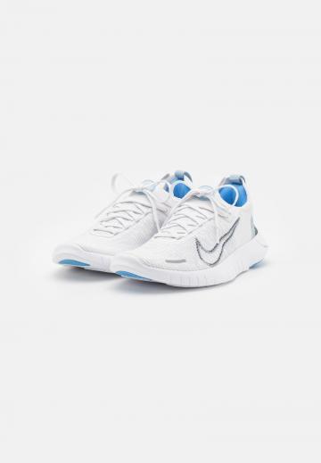 Беговые кроссовки