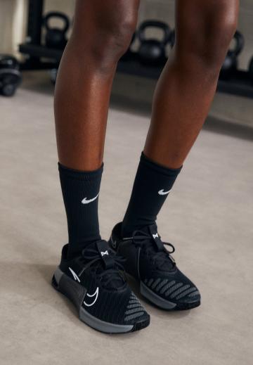 Тренировочные кроссовки