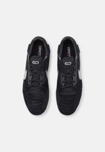 Тренировочные кроссовки