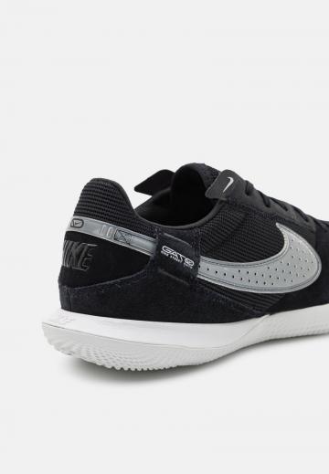 Тренировочные кроссовки