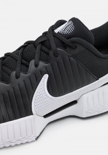 Теннисные кроссовки