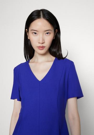 Платье футляр