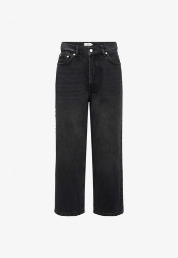 Короткие джинсы