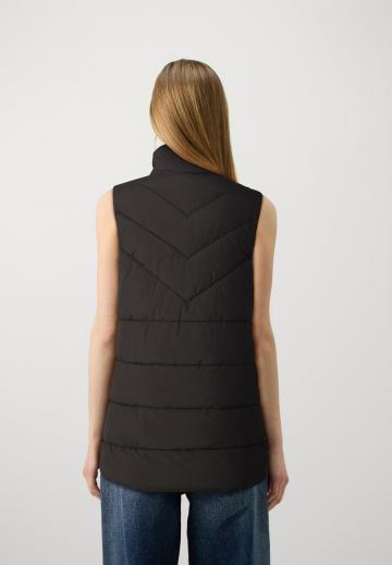 Длинный жилет