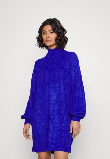 Вязаное платье