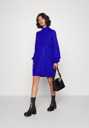 Вязаное платье