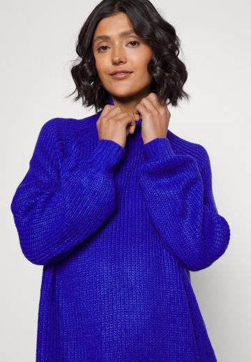 Вязаное платье