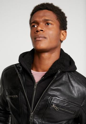 Кожаная куртка