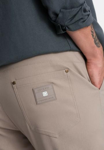 Брюки с накладными карманами