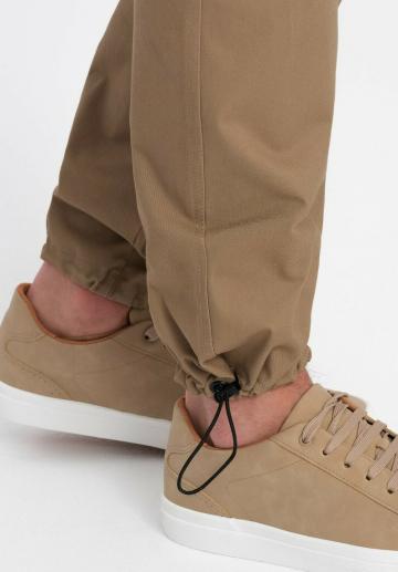 Брюки с накладными карманами