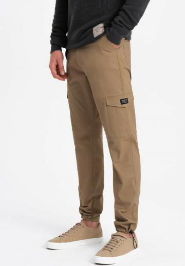 Брюки с накладными карманами