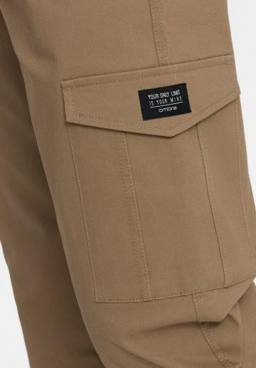 Брюки с накладными карманами