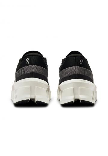 Беговые кроссовки