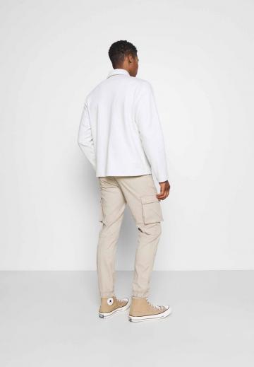 Брюки с накладными карманами