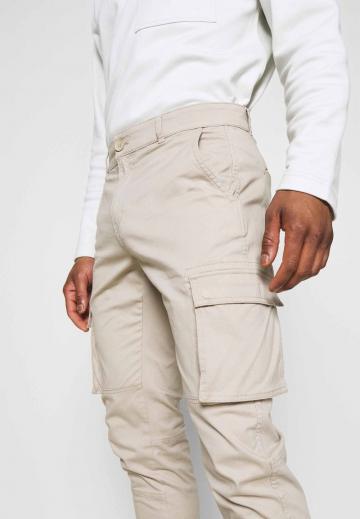 Брюки с накладными карманами