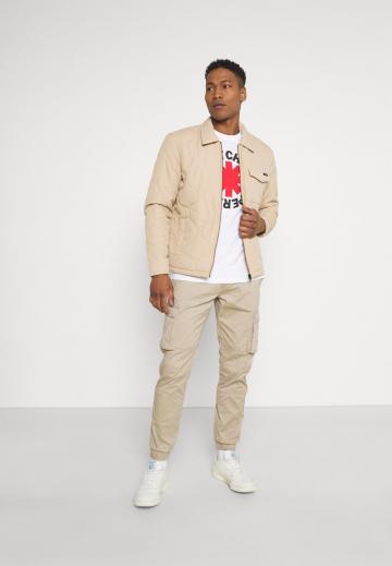 Брюки с накладными карманами