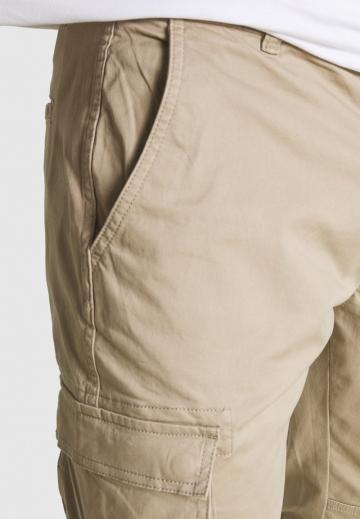 Брюки с накладными карманами