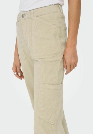 Брюки с накладными карманами