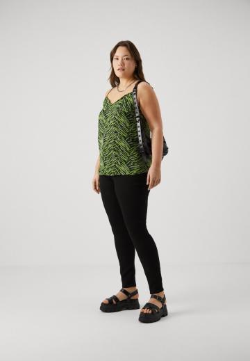 Узкие джинсы