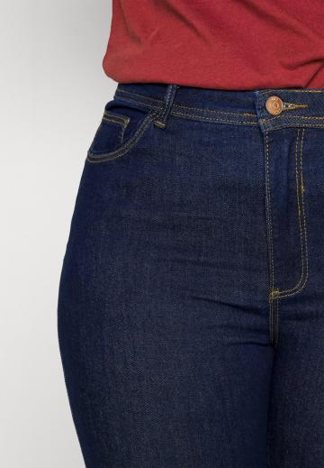 Клешеные джинсы