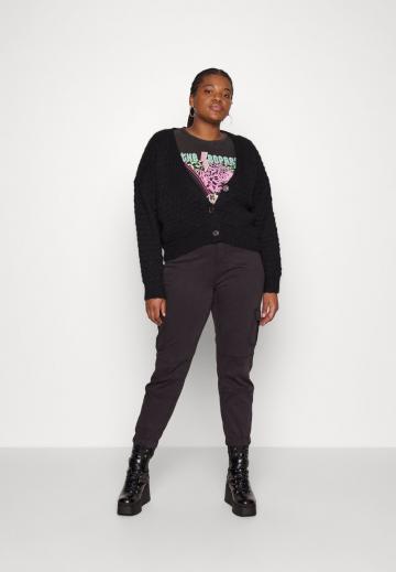 Брюки с накладными карманами