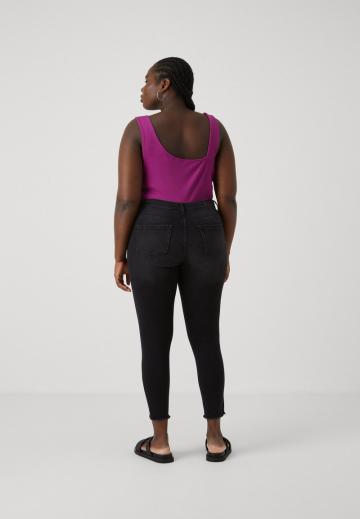 Короткие джинсы