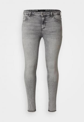 Узкие джинсы