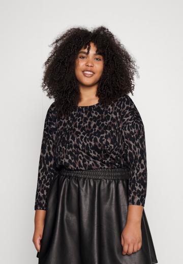 Пуловер с рукавом три четверти