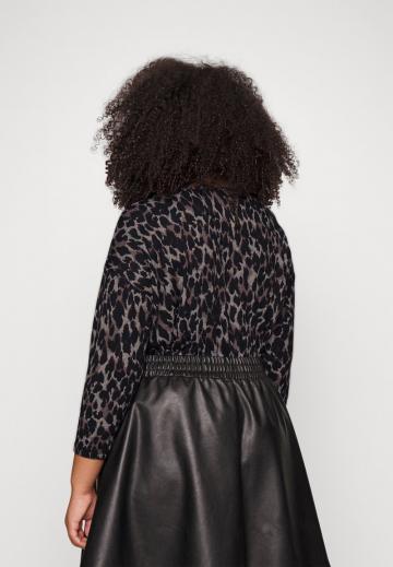 Пуловер с рукавом три четверти