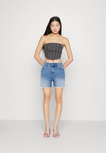 Джинсовые шорты