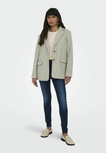 Короткое пальто