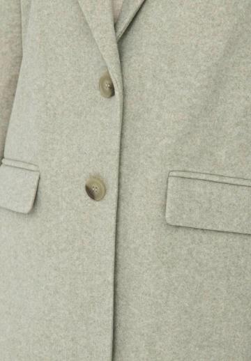 Короткое пальто