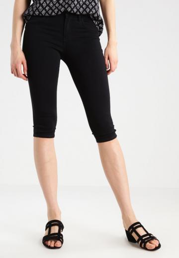 Короткие джинсы