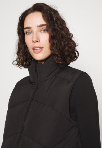 Длинный жилет