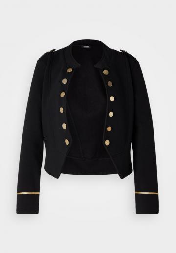 Блейзер с накладными карманами