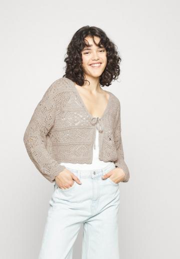Вязаная кофта