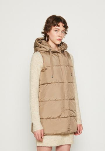 Длинный жилет