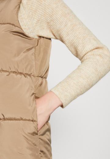 Длинный жилет