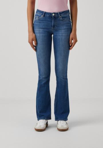 Клешеные джинсы