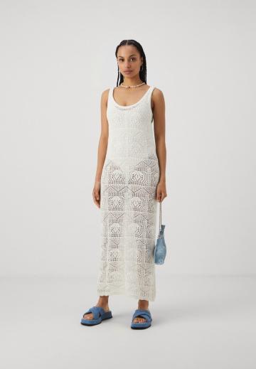 Платье футляр